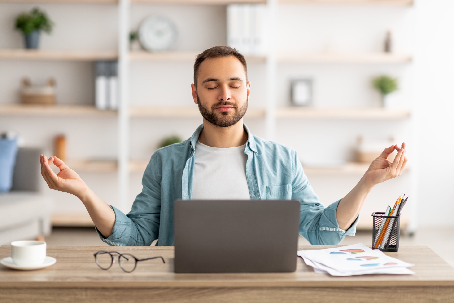 Entspannungsübung im Büro | Q10 Ubiquinol